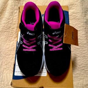 KIDS ASICS PRE EXCITE 9PS RUNNING SHOES.  BLACK/SOFT SKY.  BRAND NEW IN THE BOX.